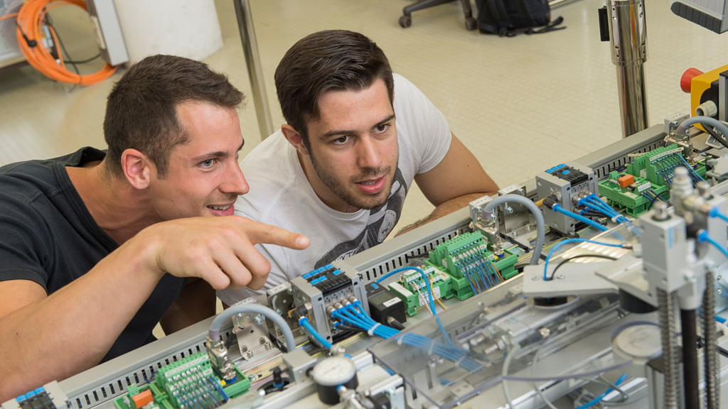 Mức lương du học nghề Đức ngành kỹ thuật cập nhật mới nhất 2024